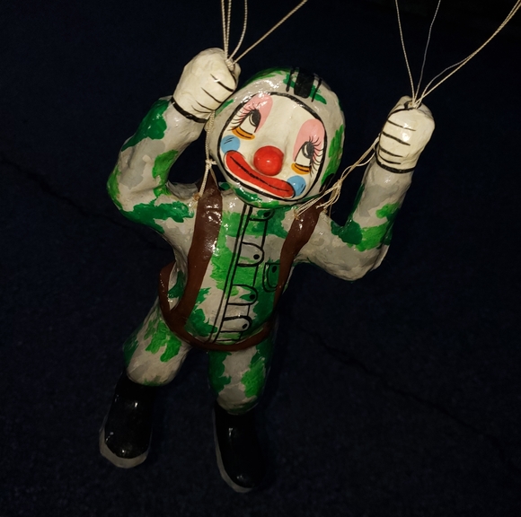 Parachuting Clown Ornament - Picture 2 of 4